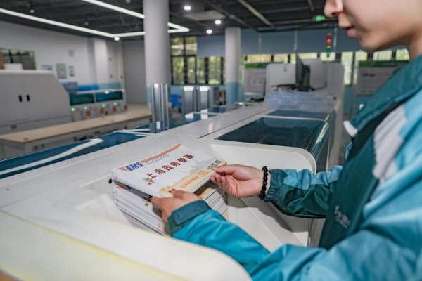 上海邮政数智赋能，1小时可处理2500件身份证换证政务便民业务